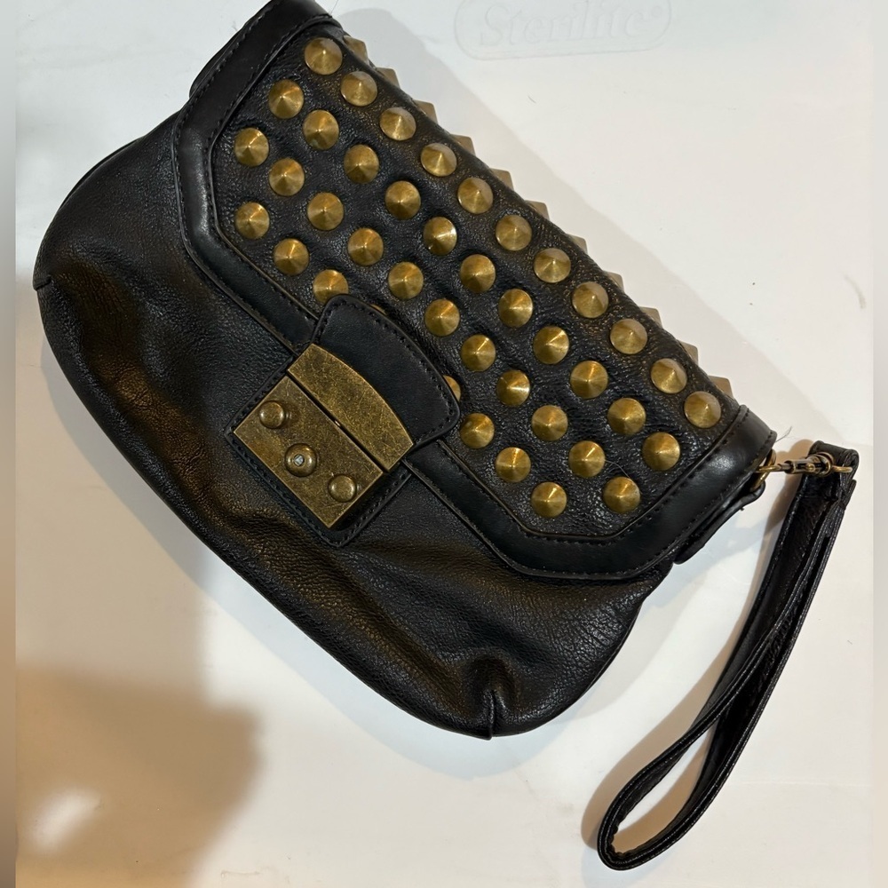 ▪️SONDRA ROBERTS Studded Clutch